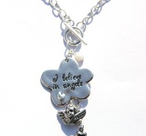 "I believe in angels" halsband med ängel och hjärta